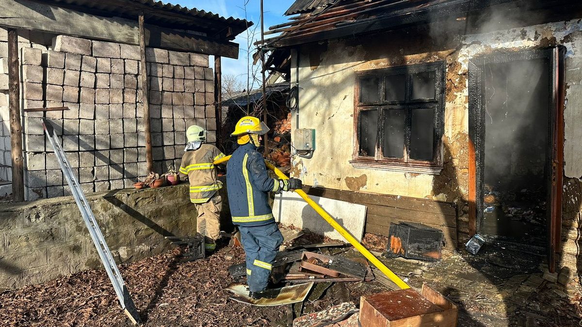 У Надвірній горів будинок, у вогні загинув чоловік