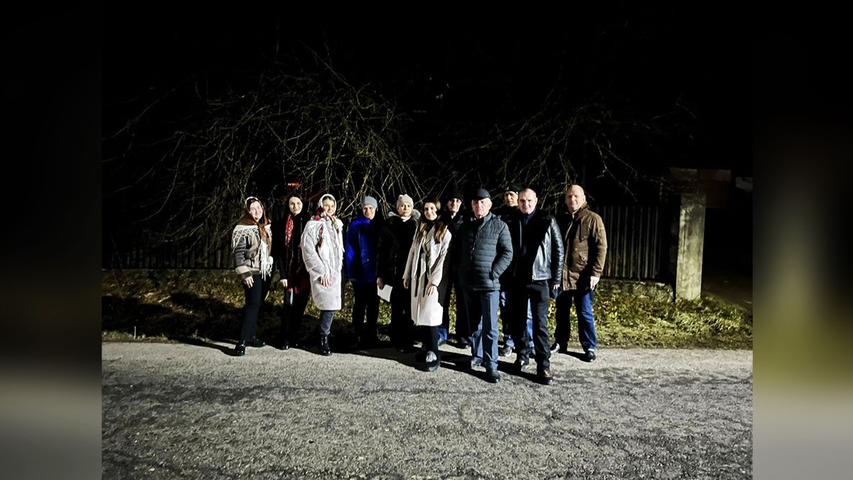 В селі на Надвірнянщині заколядували півмільйона гривень на ЗСУ 15