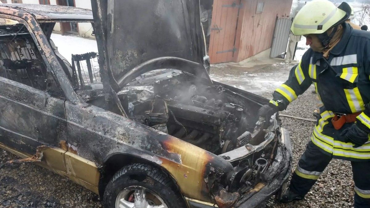На Косівщині спалахнув автомобіль