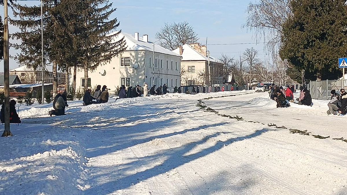 Живим коридором зустріли загиблого захисника Павла Прядку з Обертинської ТГ 3