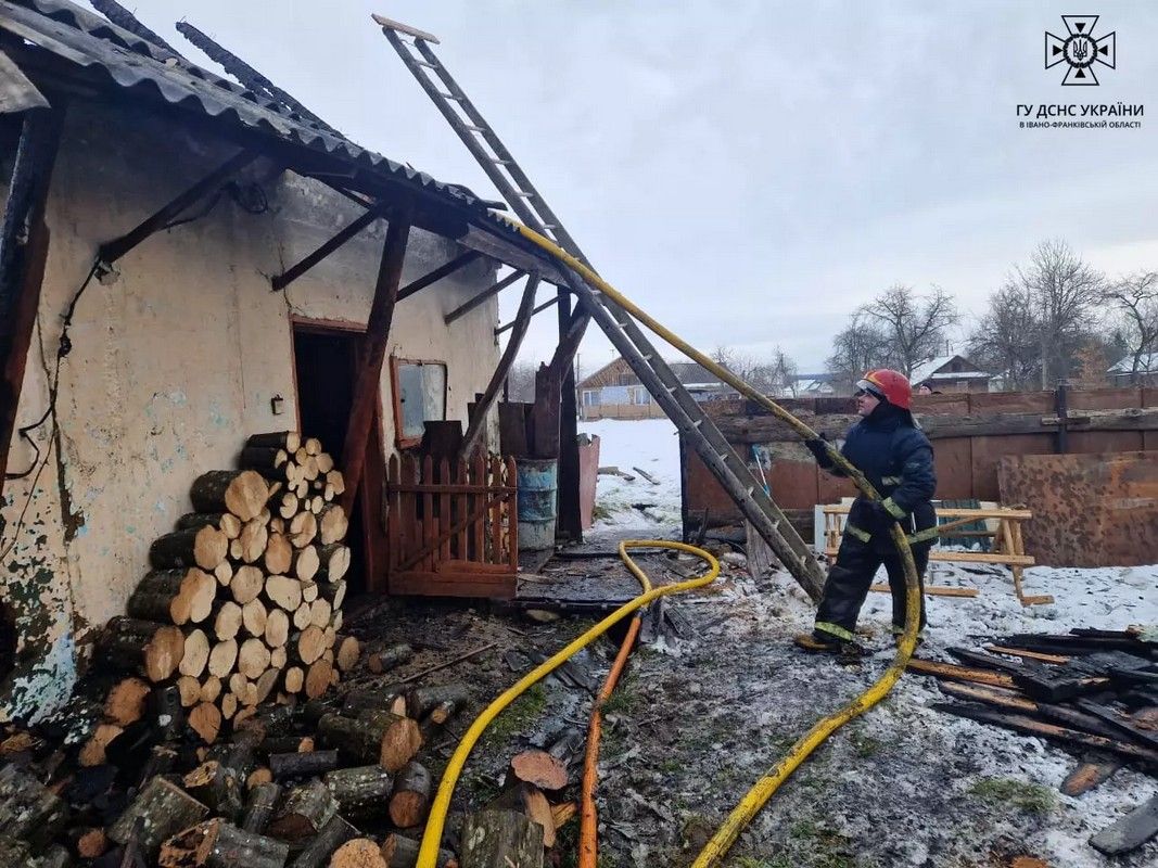 Двічі за ранок гасили пожежі на Надвірнянщині 1