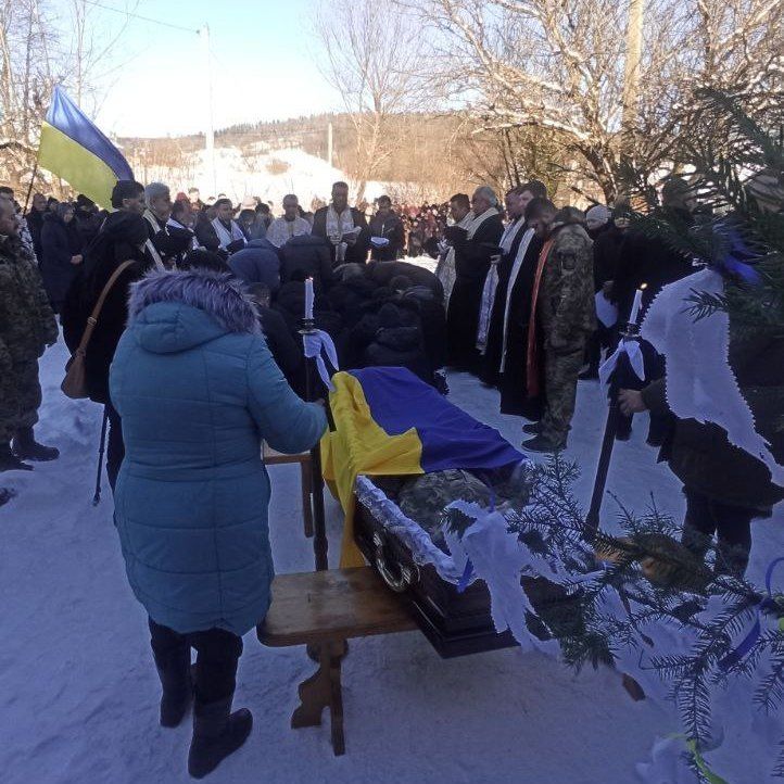 У Молодятині попрощалися із воїном Русланом Шелембиним на псевдо "Художник" 2