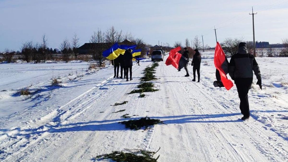 Живим коридором зустріли загиблого захисника Павла Прядку з Обертинської ТГ 6