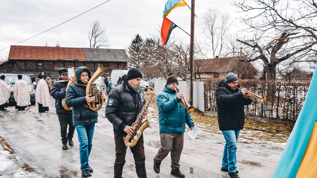 У Нижньому Вербіжі навіки прощались із загиблим воїном Василем Гончаруком 12