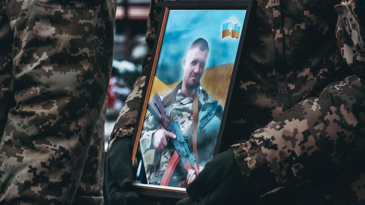 У Нижньому Вербіжі навіки прощались із загиблим воїном Василем Гончаруком 5