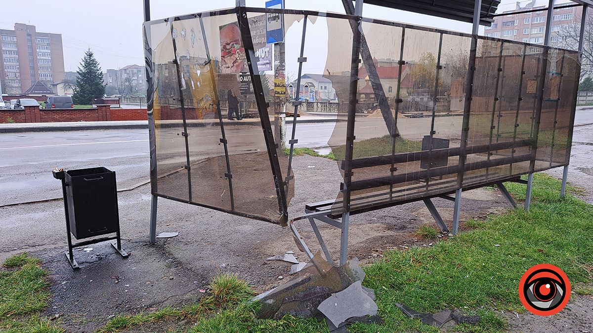 Як суд покарав водія, що протаранив зупинку в Коломиї