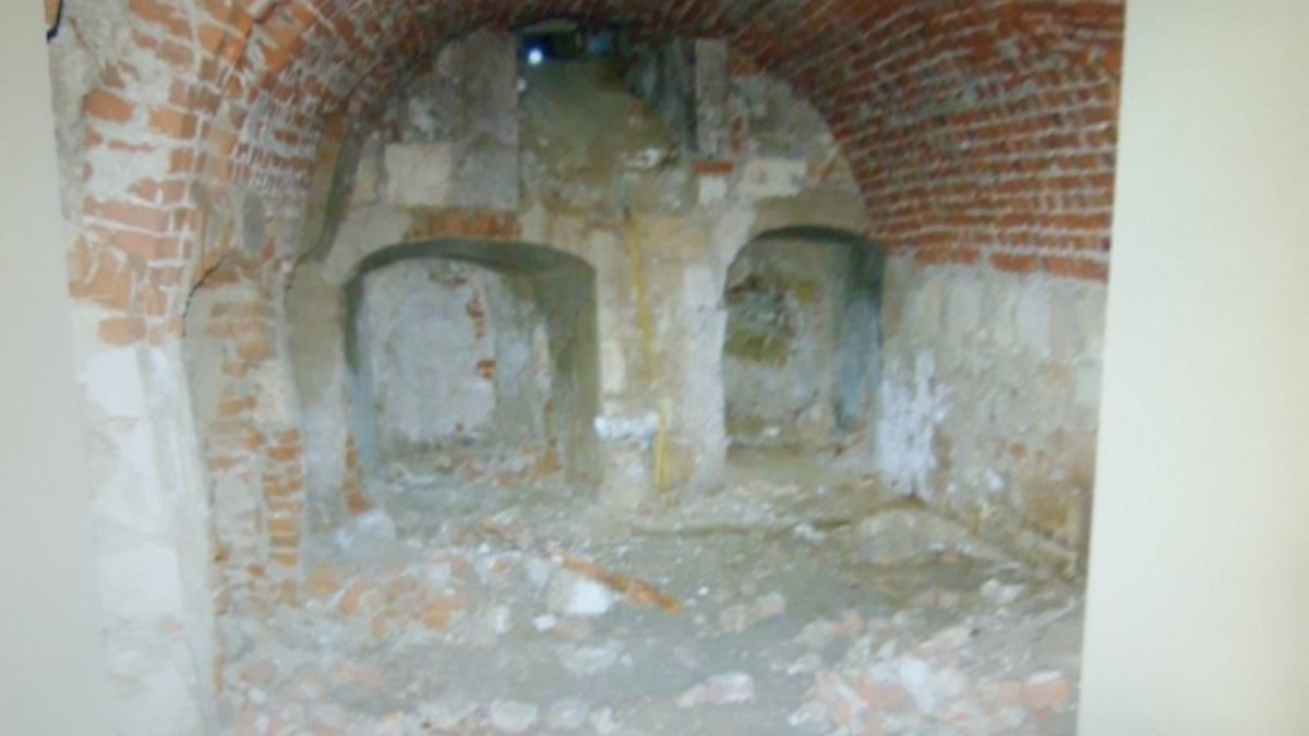 На Франківщині археологи потрапили до склепу в'їзної вежі Галицького замку 1