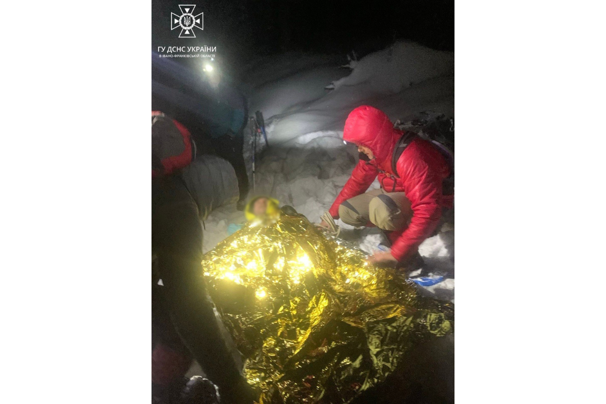 На Говерлі рятувальники надали допомогу травмованому чоловіку 1