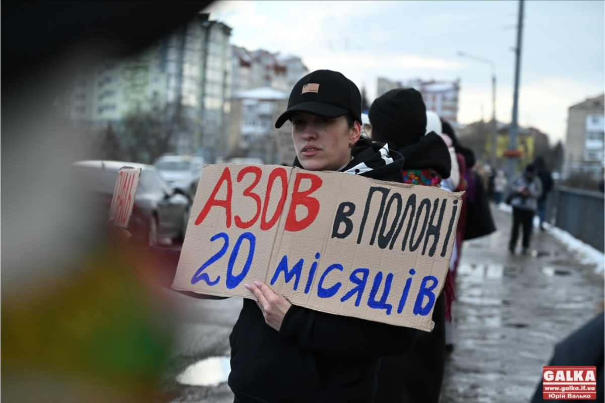 У Франківську створили “живий ланцюг єдності”, щоб вкотре нагадати про полонених воїнів 3