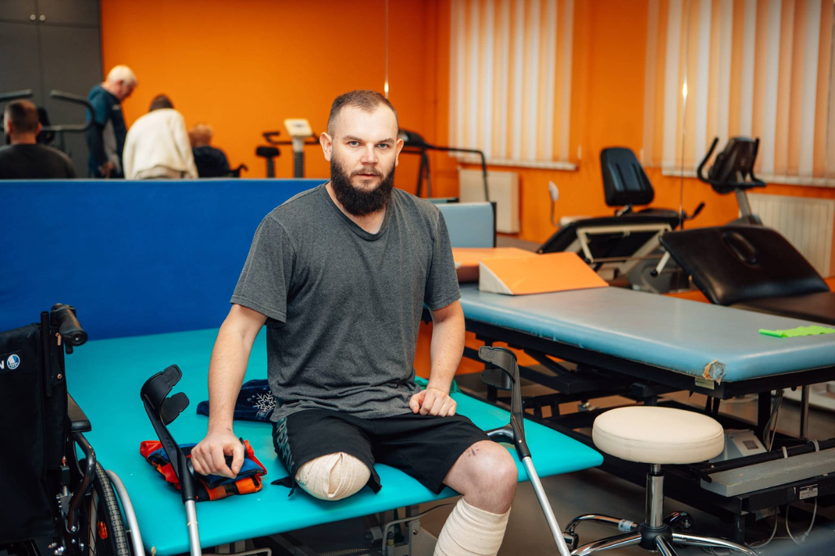 27-річний боєць з Прикарпаття втратив ногу, рятуючи на фронті пораненого легіонера-литовця 1