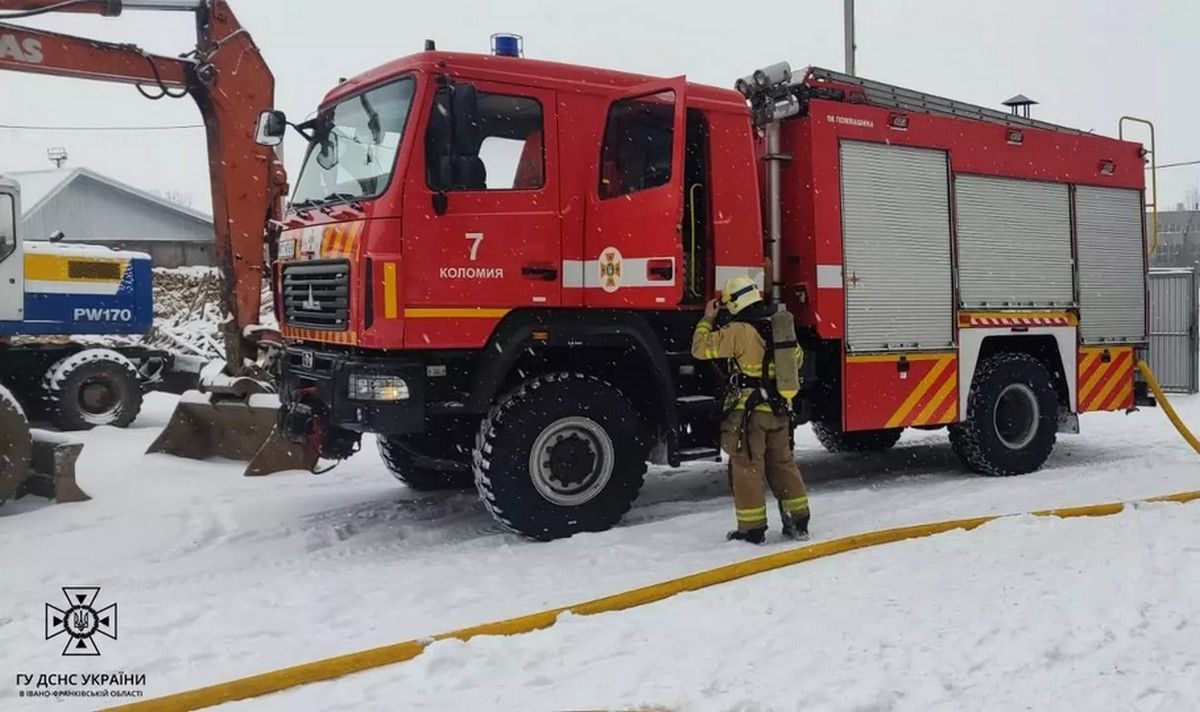 У Коломиї 8 січня на вул. Симоненка горів склад 1