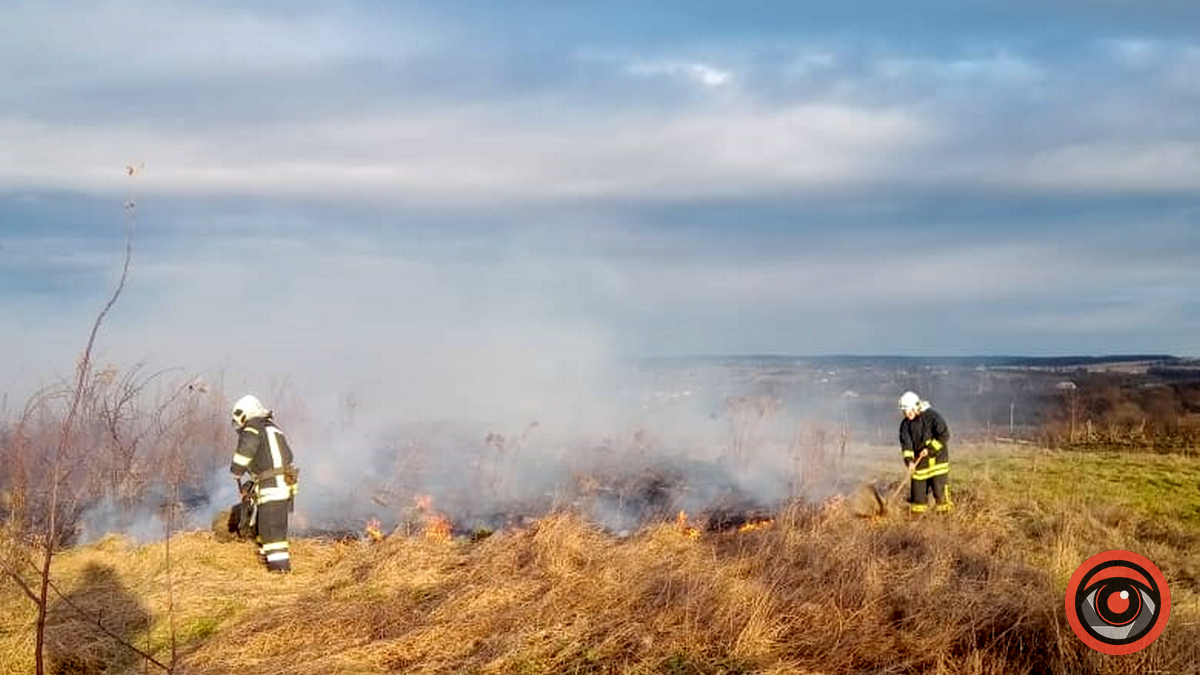 Дві пожежі сухої трави стались 3 січня на Коломийщині 3