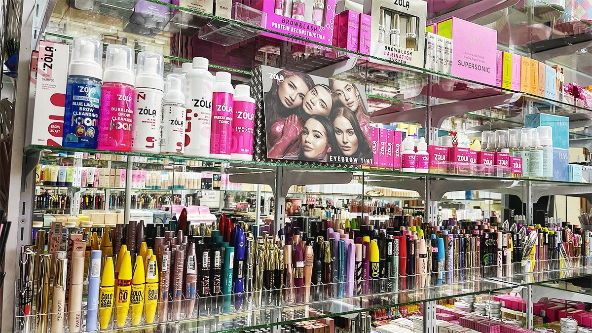 Оазис жіночої краси в магазині косметики "Опті" 3