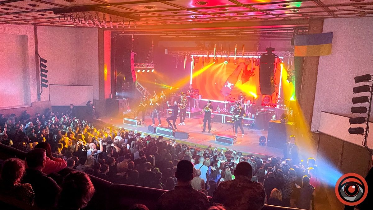 У Коломиї виступає рок-гурт "Жадан і Собаки". Що культовий письменник сказав про Писанкову 9