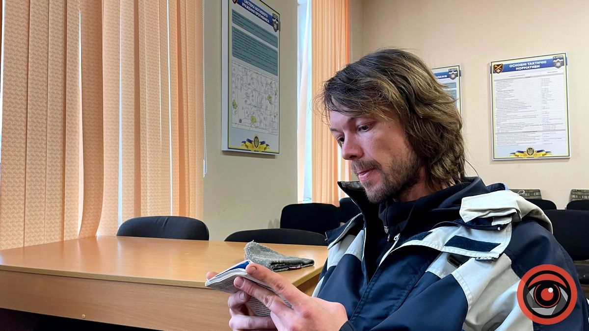 Журналістам Грішин читав Конституцію України і стверджував, що цим би став у нагоді світу