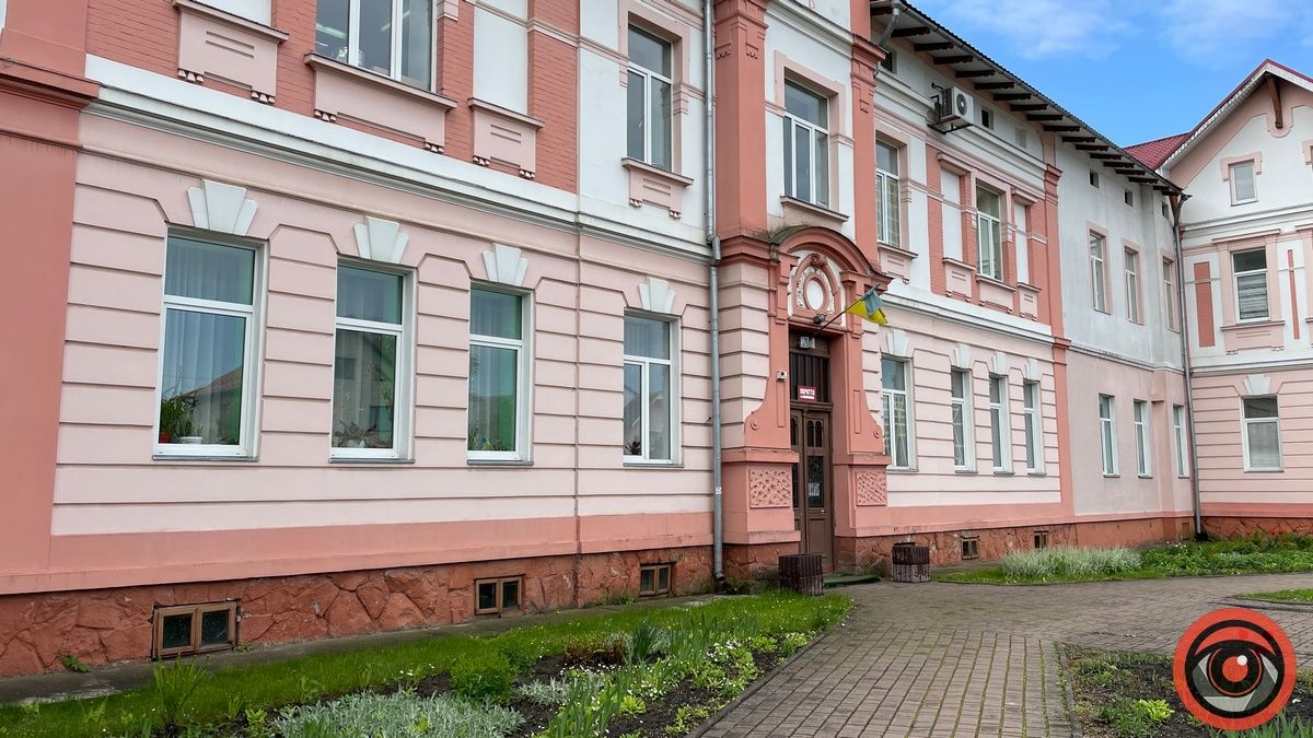 Медики у Коломиї віддали одноденний заробіток на потреби військових