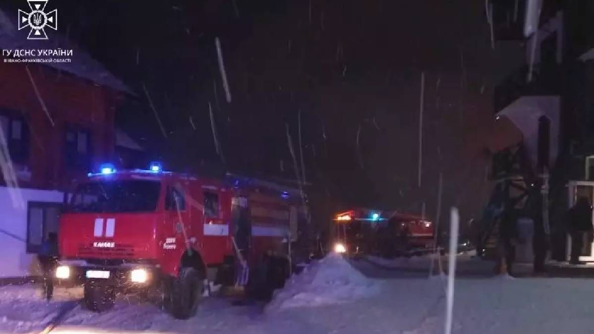 Вночі у Поляниці горів котедж 1