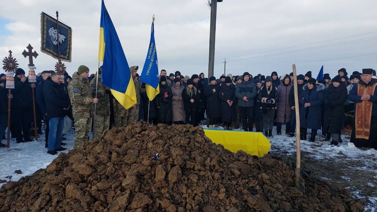 П'ядицька громада провела в останню путь Героя Віталія Івасюка 8