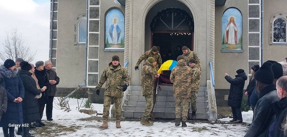 П'ядицька громада провела в останню путь Героя Віталія Івасюка 7