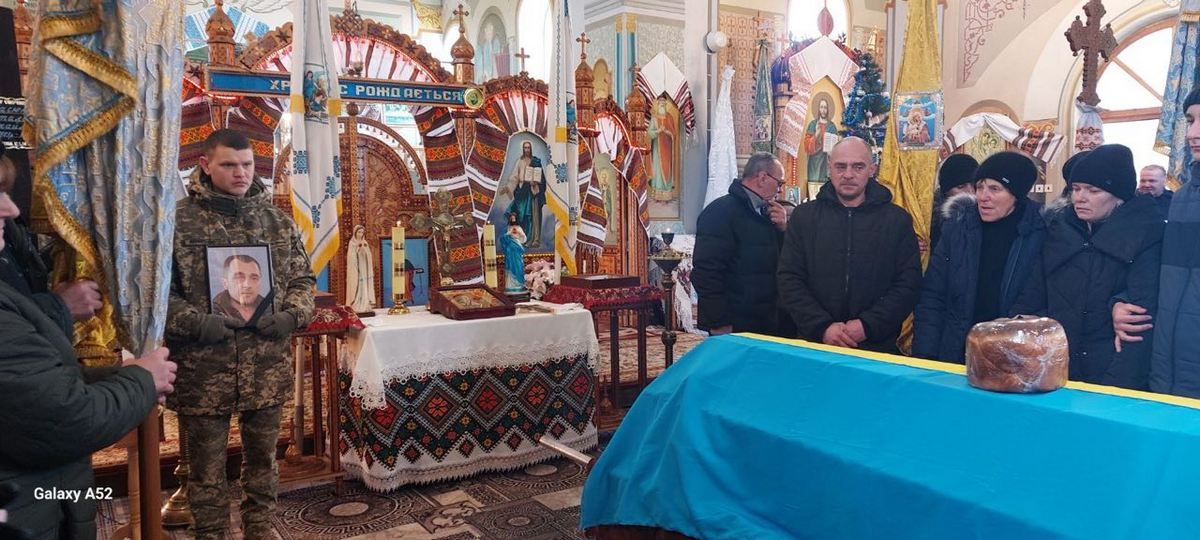 П'ядицька громада провела в останню путь Героя Віталія Івасюка 6