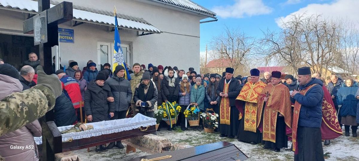 П'ядицька громада провела в останню путь Героя Віталія Івасюка 1