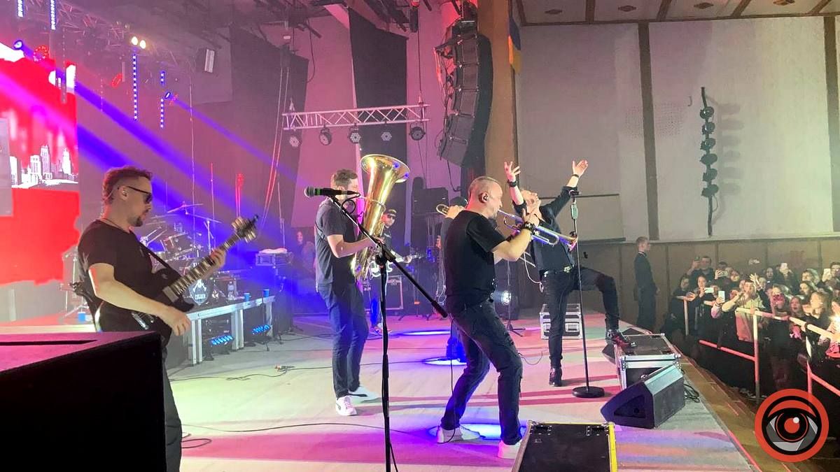 У Коломиї виступає рок-гурт "Жадан і Собаки". Що культовий письменник сказав про Писанкову 10