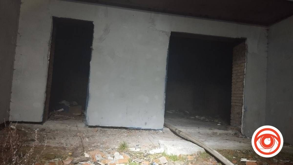 приміщення охоплене вогнем