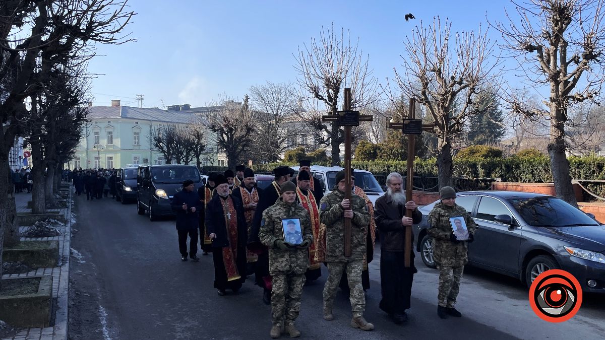 Коломияни віддали останню шану захисникам Сергію Томащуку та Ігорю Ілюку 10