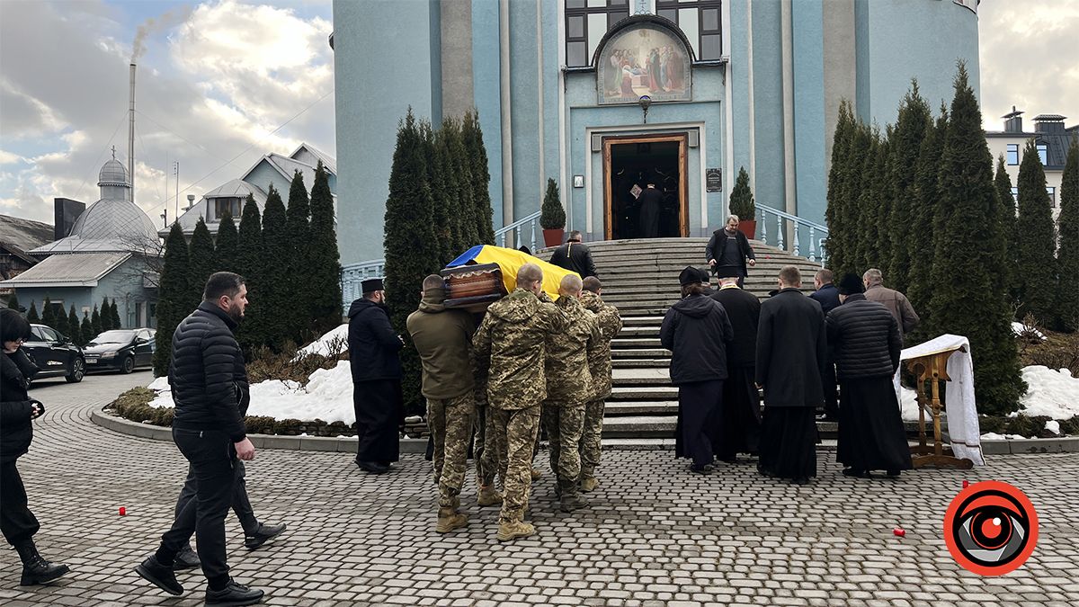 "На щиті" до рідного краю повернувся воїн Сергій Томащук 8