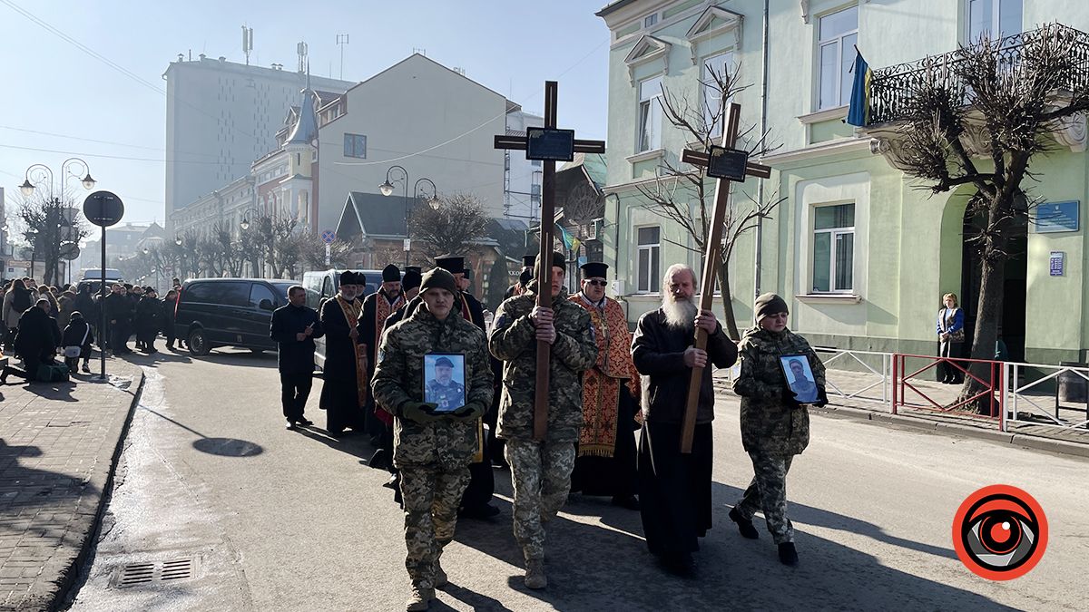 Коломияни віддали останню шану захисникам Сергію Томащуку та Ігорю Ілюку