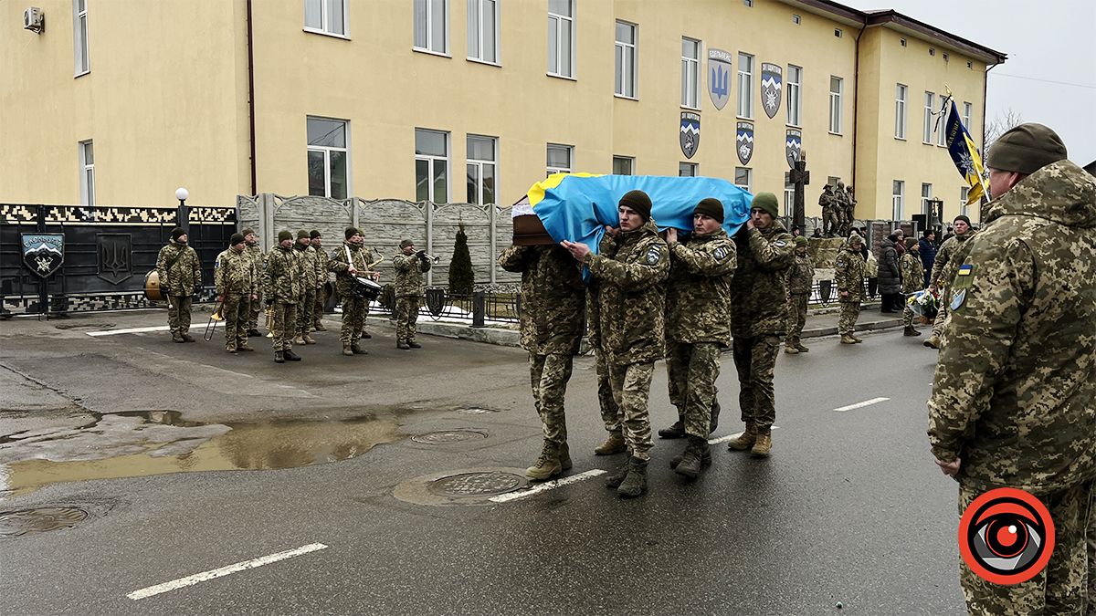 "На щиті" до Коломийщини повернувся Герой Михайло Николайчук 9