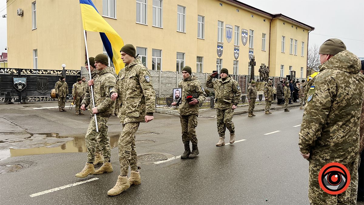 "На щиті" до Коломийщини повернувся Герой Михайло Николайчук 8