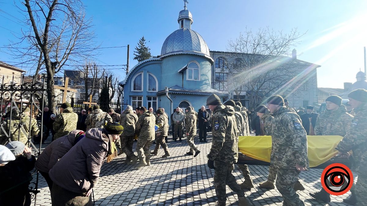 Коломияни віддали останню шану захисникам Сергію Томащуку та Ігорю Ілюку 5