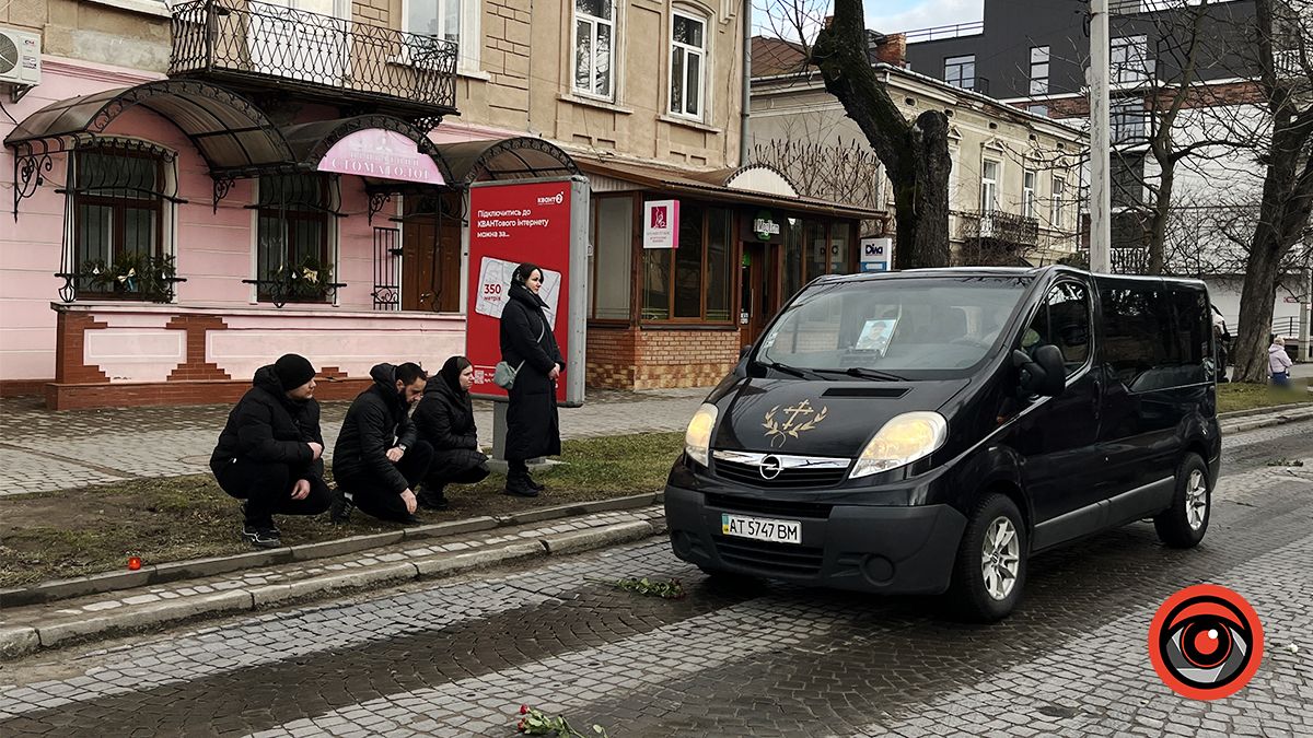 "На щиті" до рідного краю повернувся воїн Сергій Томащук 1