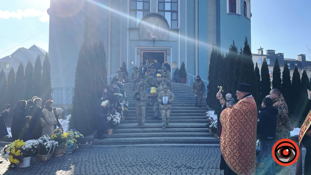 Коломияни віддали останню шану захисникам Сергію Томащуку та Ігорю Ілюку 1