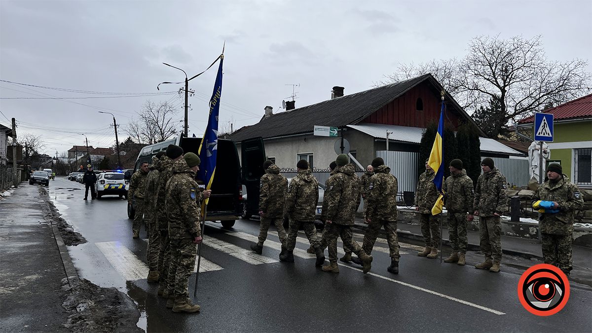 "На щиті" до Коломийщини повернувся Герой Михайло Николайчук 2