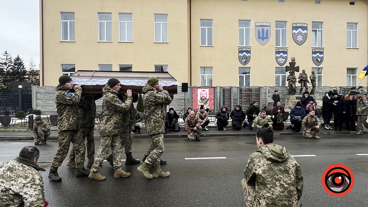 "На щиті" до Коломийщини повернувся Герой Михайло Николайчук 3