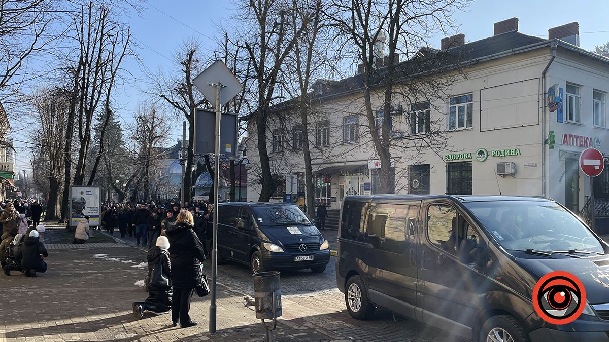 Коломияни віддали останню шану захисникам Сергію Томащуку та Ігорю Ілюку 9