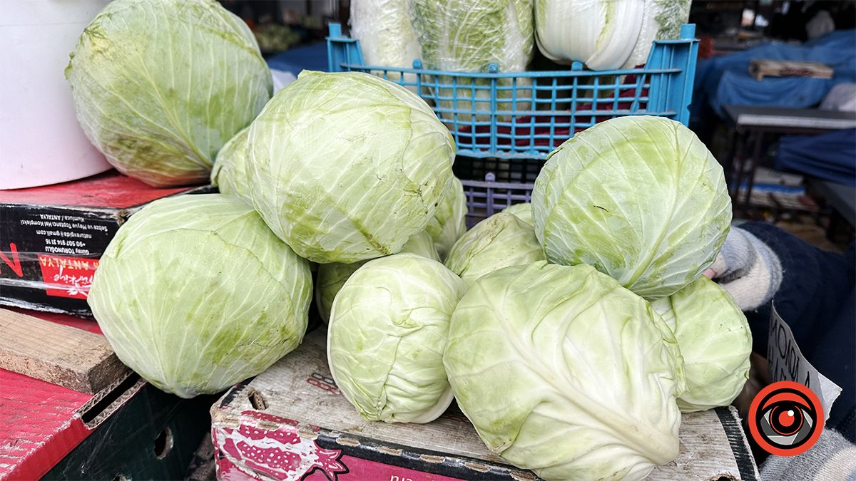 Скільки коштує капуста на ринку в Коломиї посеред зими 3