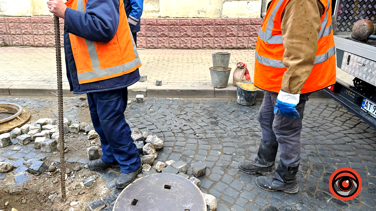 На початку вулиці Івана Франка в Коломиї ускладнений рух 1