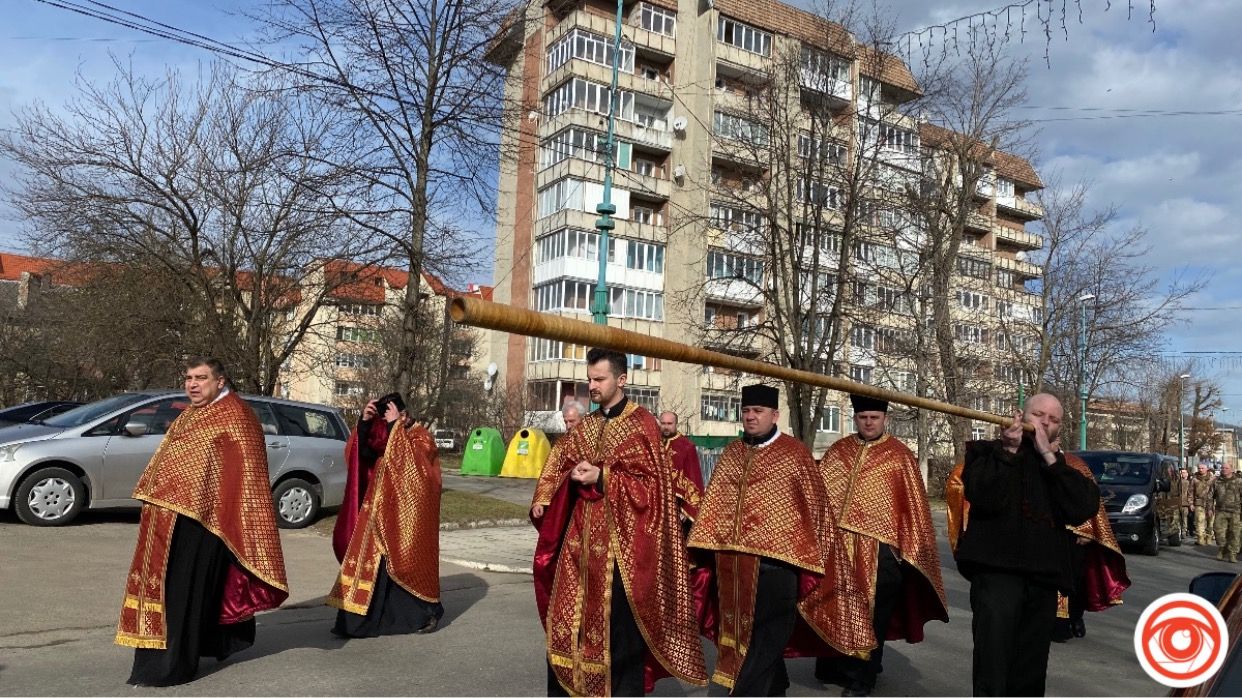 Назавжди 23: Надвірна віддала останню шану захиснику Роману Попадинцю 6