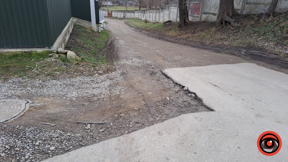 Коломияни нарікають на стан дороги по вул. Іваничука в центрі міста 2