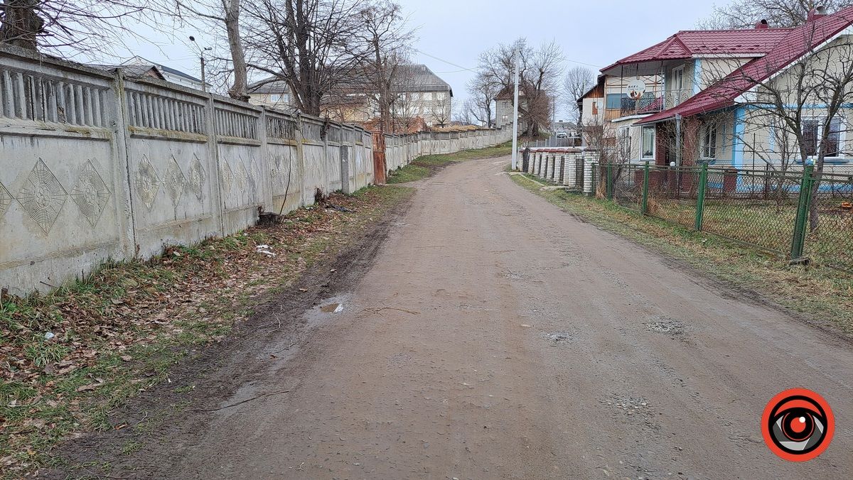 Коломияни нарікають на стан дороги по вул. Іваничука в центрі міста 1