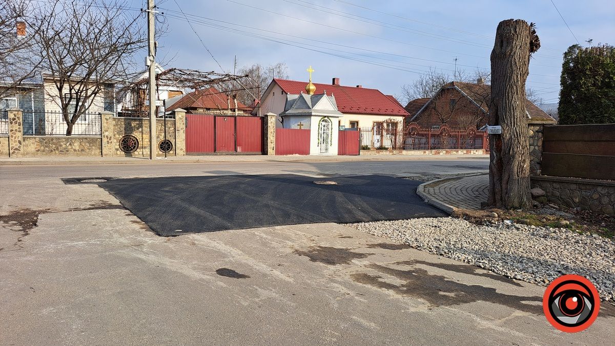 Як на вул. Франка у Коломиї "залатали" вирізаний асфальт 2