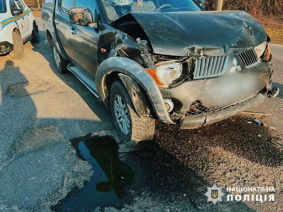 Внаслідок зіткнення "Mercedes-Benz" та "Mitsubishi" постраждало 5 людей 2