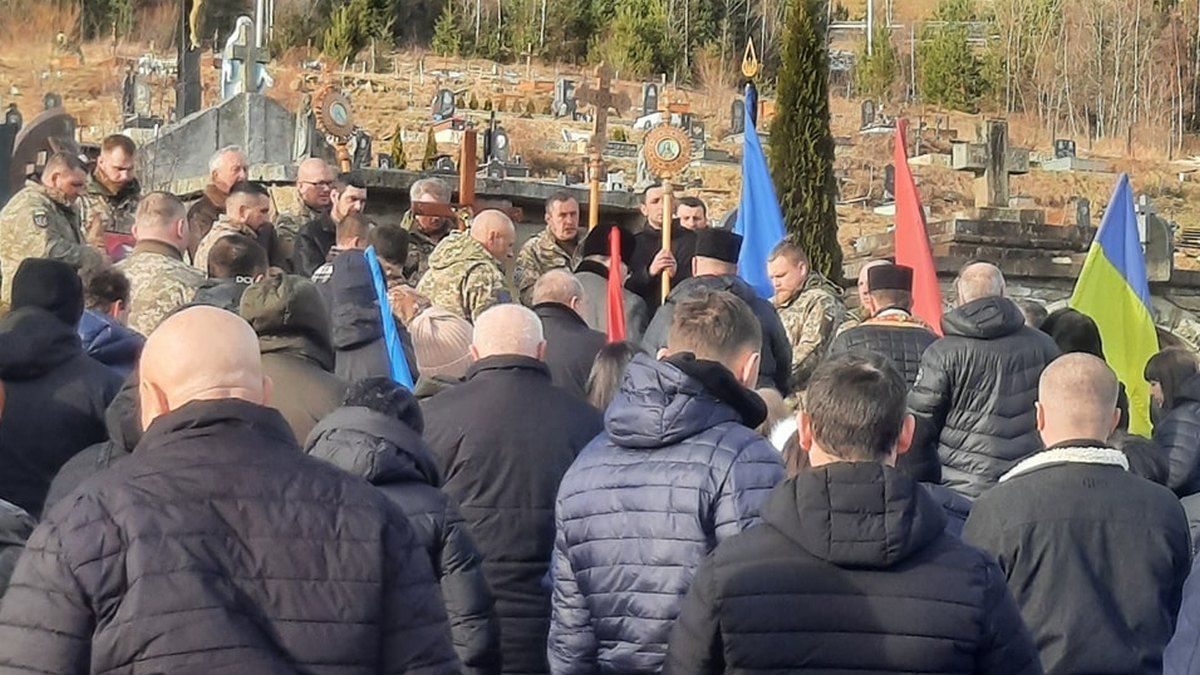 4 лютого Яремчанська громада провела в останню дорогу полеглого захисника Сергія Мандзибуру 2