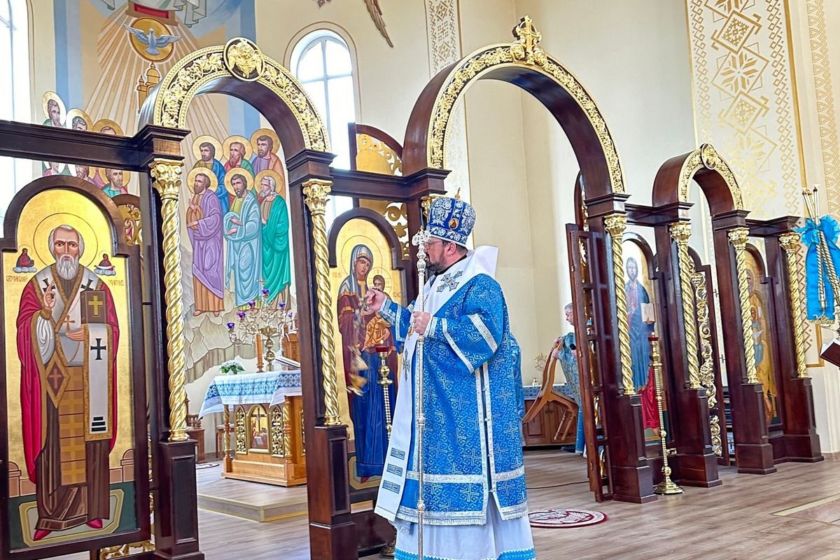 Божественна краса: новий іконостас та настінні розписи освятили у Ланчині 4