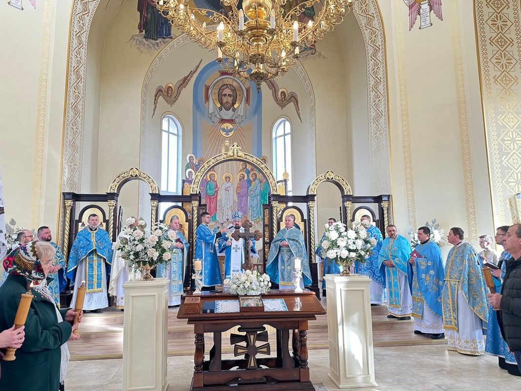 Божественна краса: новий іконостас та настінні розписи освятили у Ланчині 3