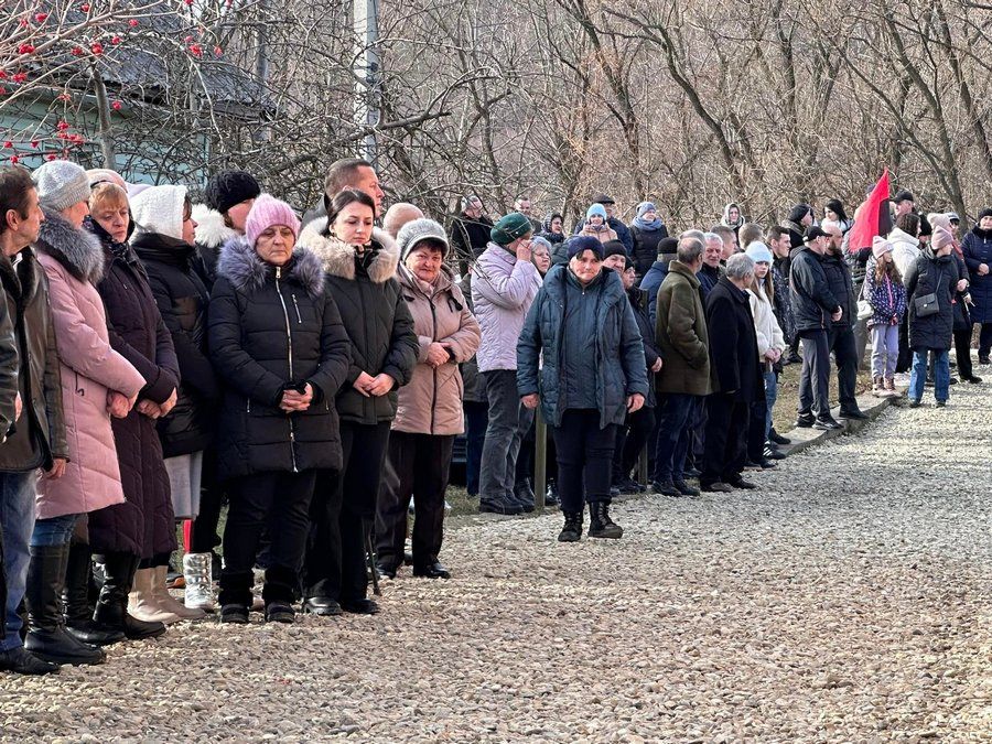 Надвірнянська громада попрощалася із Героєм Володимиром Свідруком 10