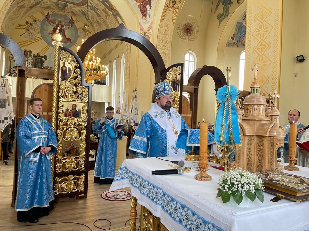 Божественна краса: новий іконостас та настінні розписи освятили у Ланчині 5